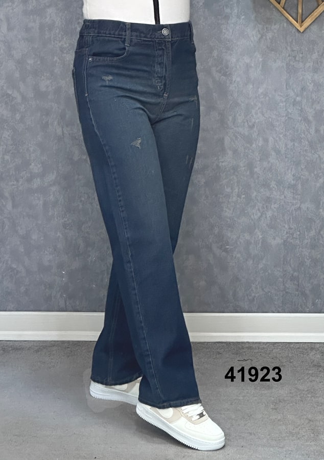 419233-min